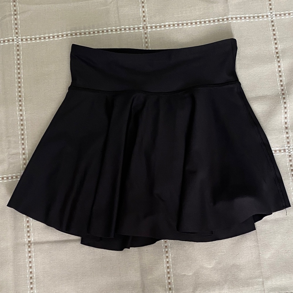 Girl Old Navy Sporty shorts skirt with pocket black. - Picture 2 of 13